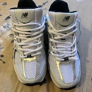 NEW BALANCE
White & Indigo 530 Sneakers